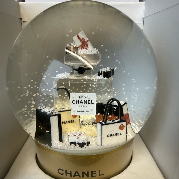 CHANEL Snow Globe with Gold Base - Picture 5 of 7